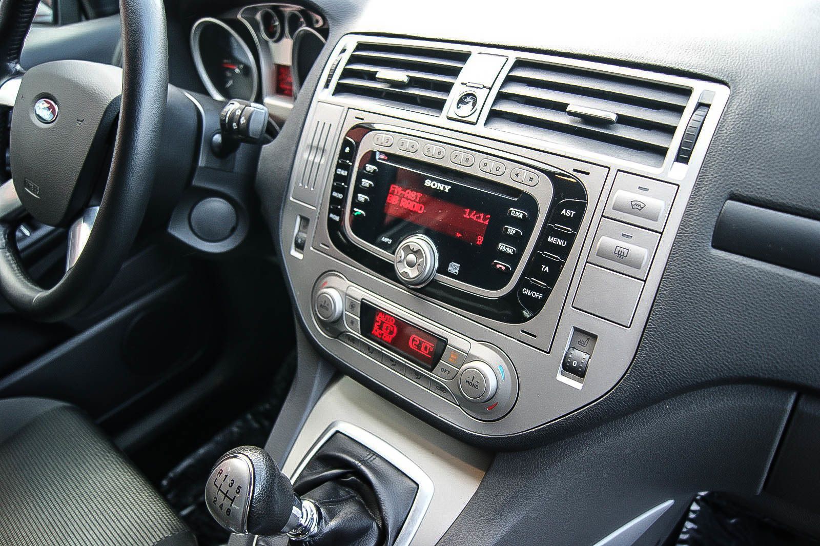 Fahrzeugabbildung Ford Kuga 2.0 Champions Edition 4x4 KLIMA SIHZG PDC