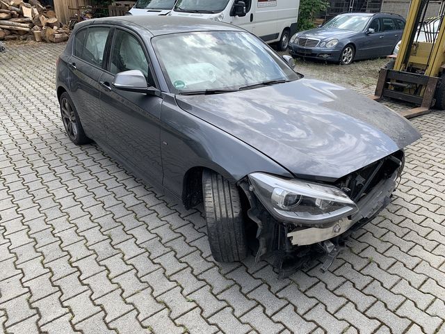 BMW M135i *Schaltgetriebe + EURO 6 + Navi*