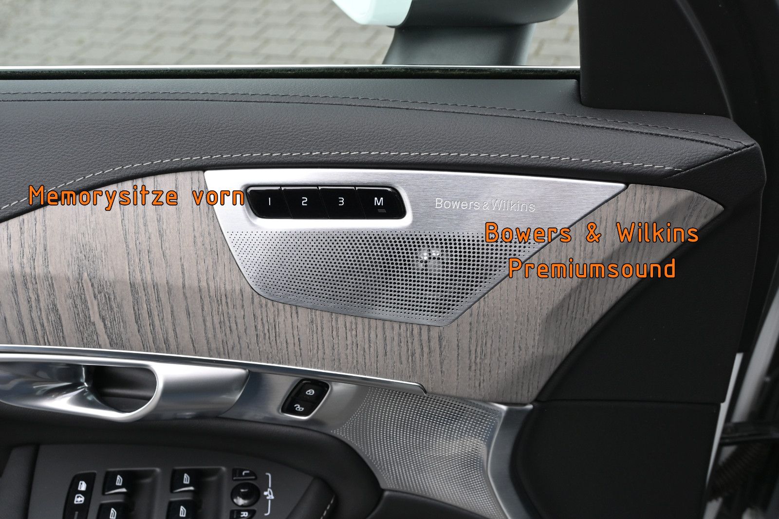 Fahrzeugabbildung Volvo XC90 T8 AWD Re Ultimate Bright °B&W°FOUR-C°VOLL!