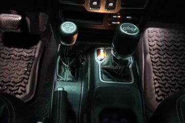 Jeep Wrangler Unlimited Sahara Overland Paket