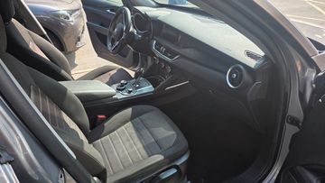 Alfa-Romeo Stelvio - 12
