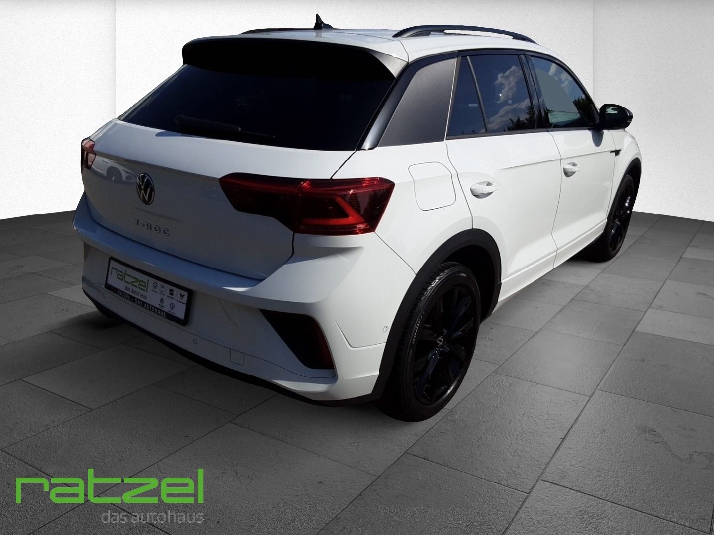 Fahrzeugabbildung Volkswagen T-Roc R-Line 1.5 TSI Sportpaket StandHZG AHK-abn