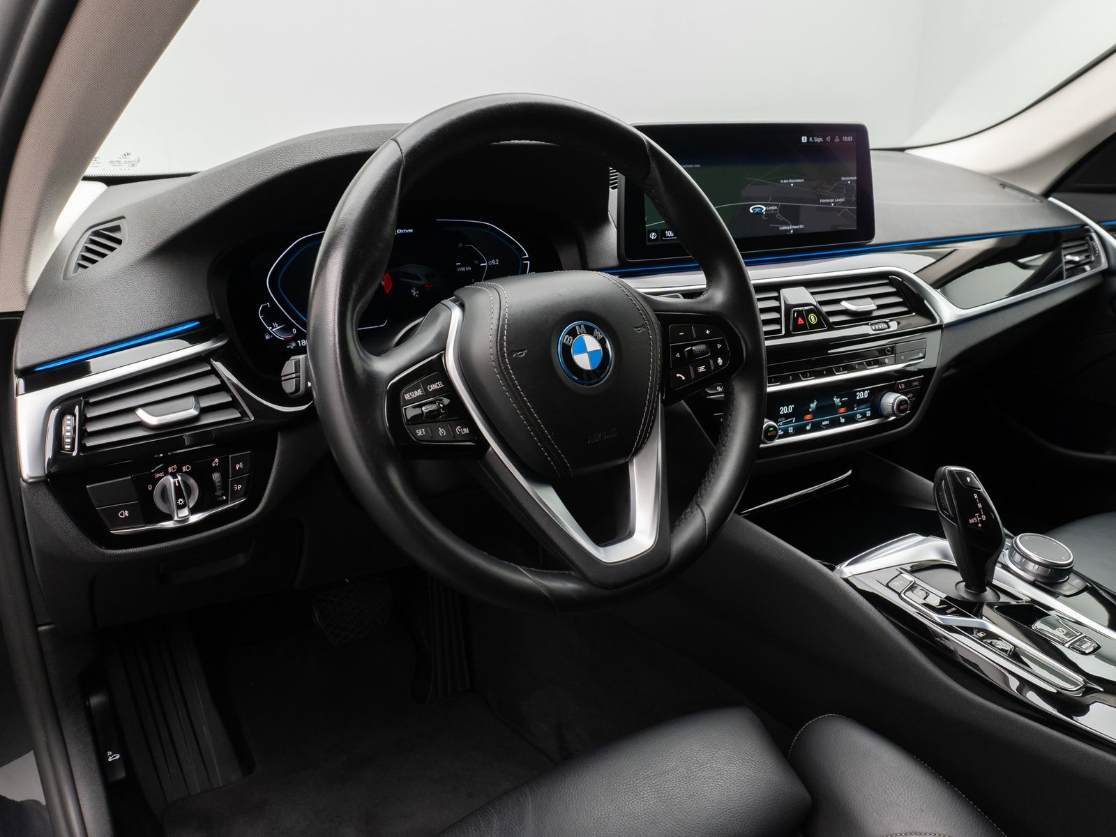 Fahrzeugabbildung BMW 530e Kamera DAB HiFi CockPitPro Fernlichtassist