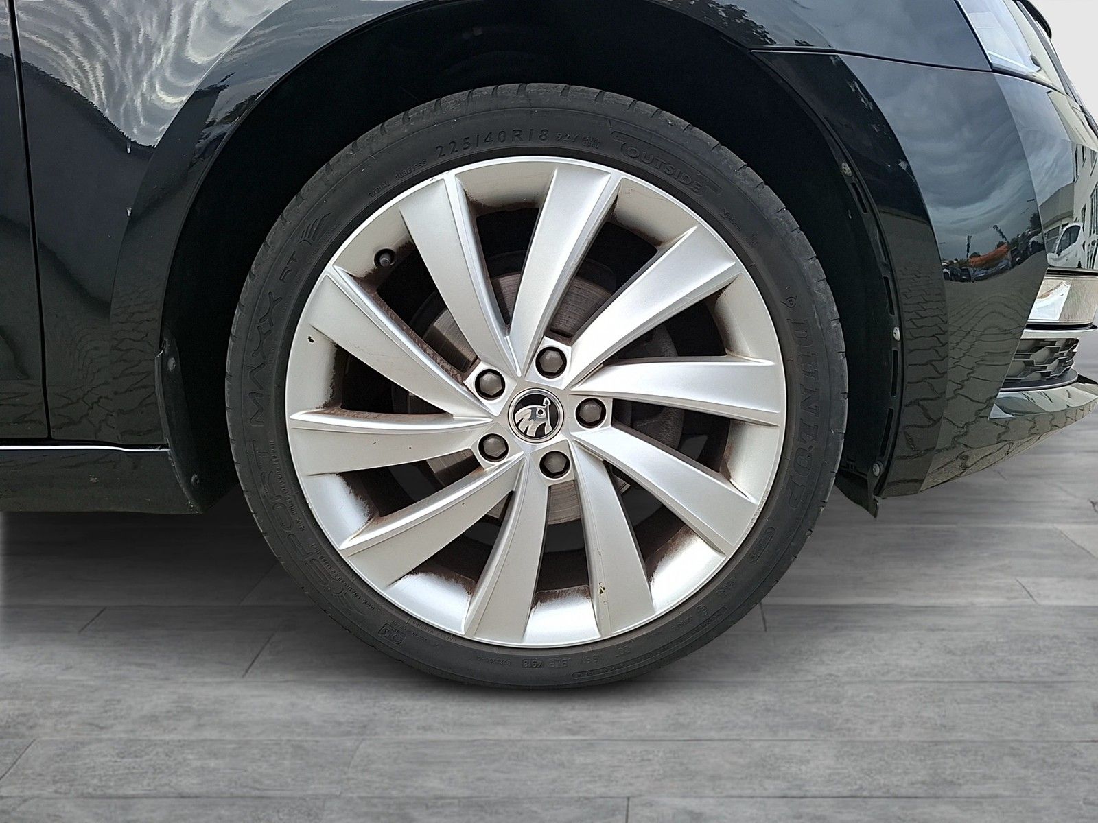 Fahrzeugabbildung SKODA Octavia Combi TSI L&K DSG LED Navi ACC PDC SHZ 1
