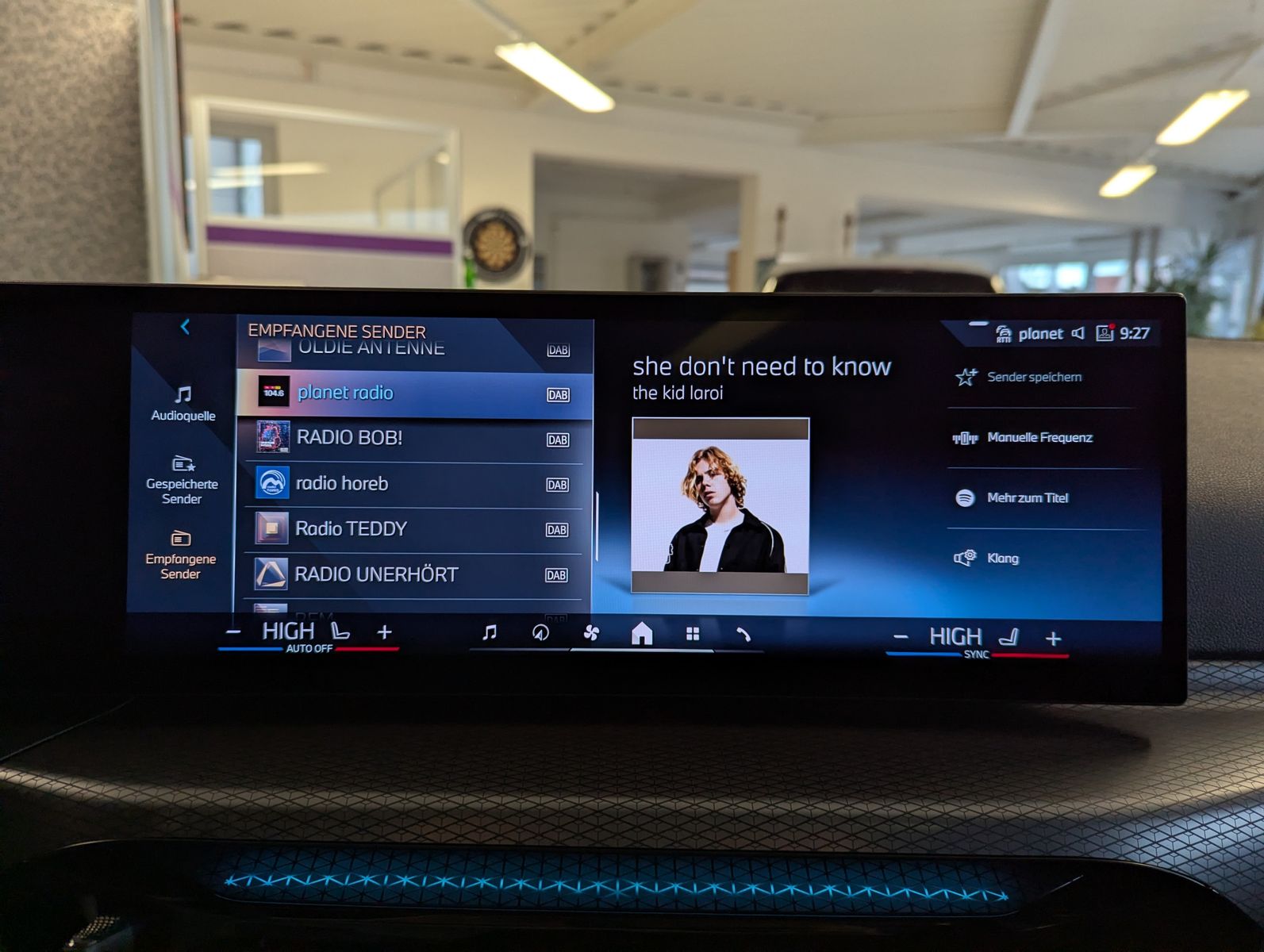 BMW 330 d xD M-Sport Pano LED-adaptiv ACC AHK - Image 29