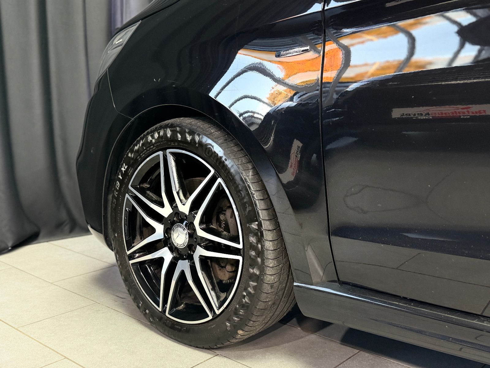 Fahrzeugabbildung Mercedes-Benz V 250d AVANTGARDE AMG EDITION lang|360°|AHK|LEDE