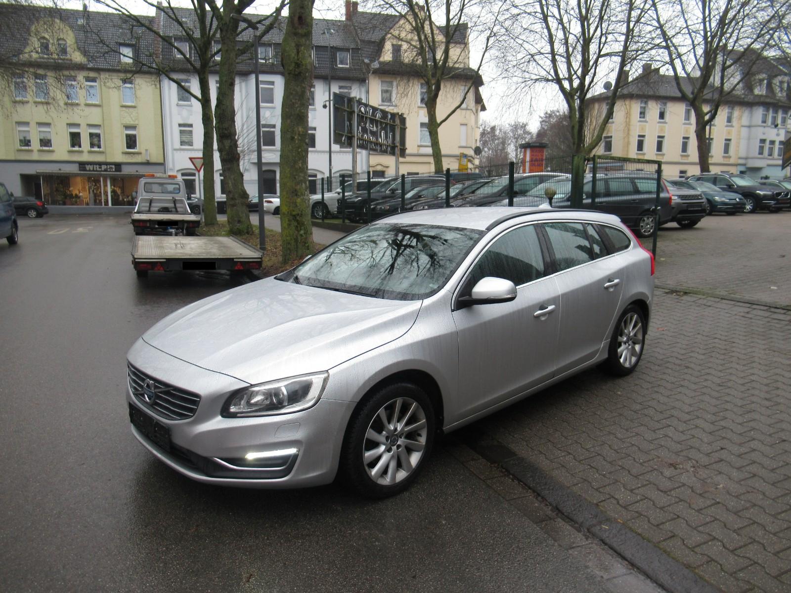Volvo V60 Kombi Momentum*STANDHEIZUNG*