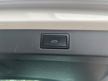 Fahrzeugabbildung SKODA Kamiq Drive 125 DSG AHK Navi RFK SHZ uvm