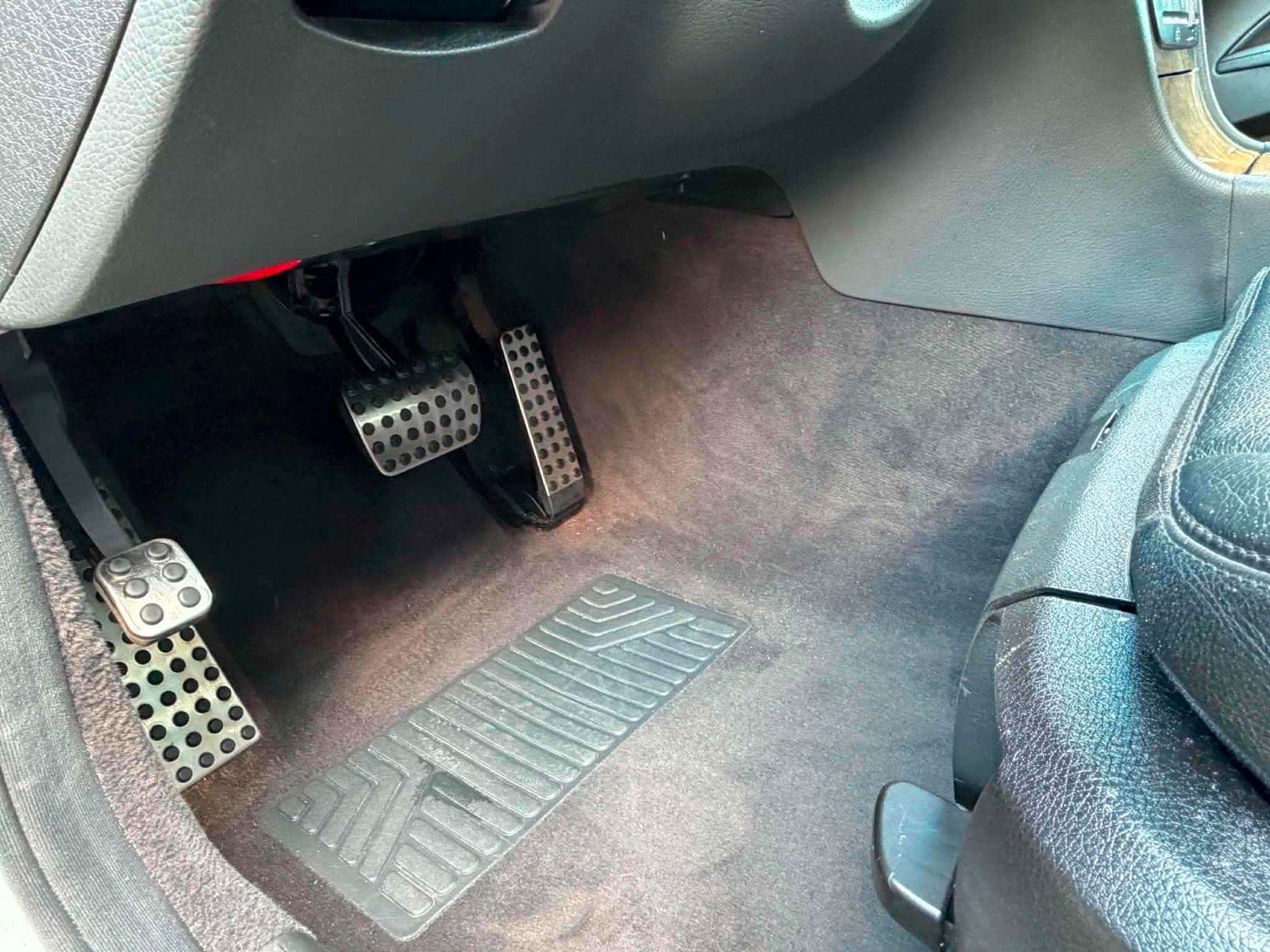 Mercedes-Benz E320 2006 — photo 9