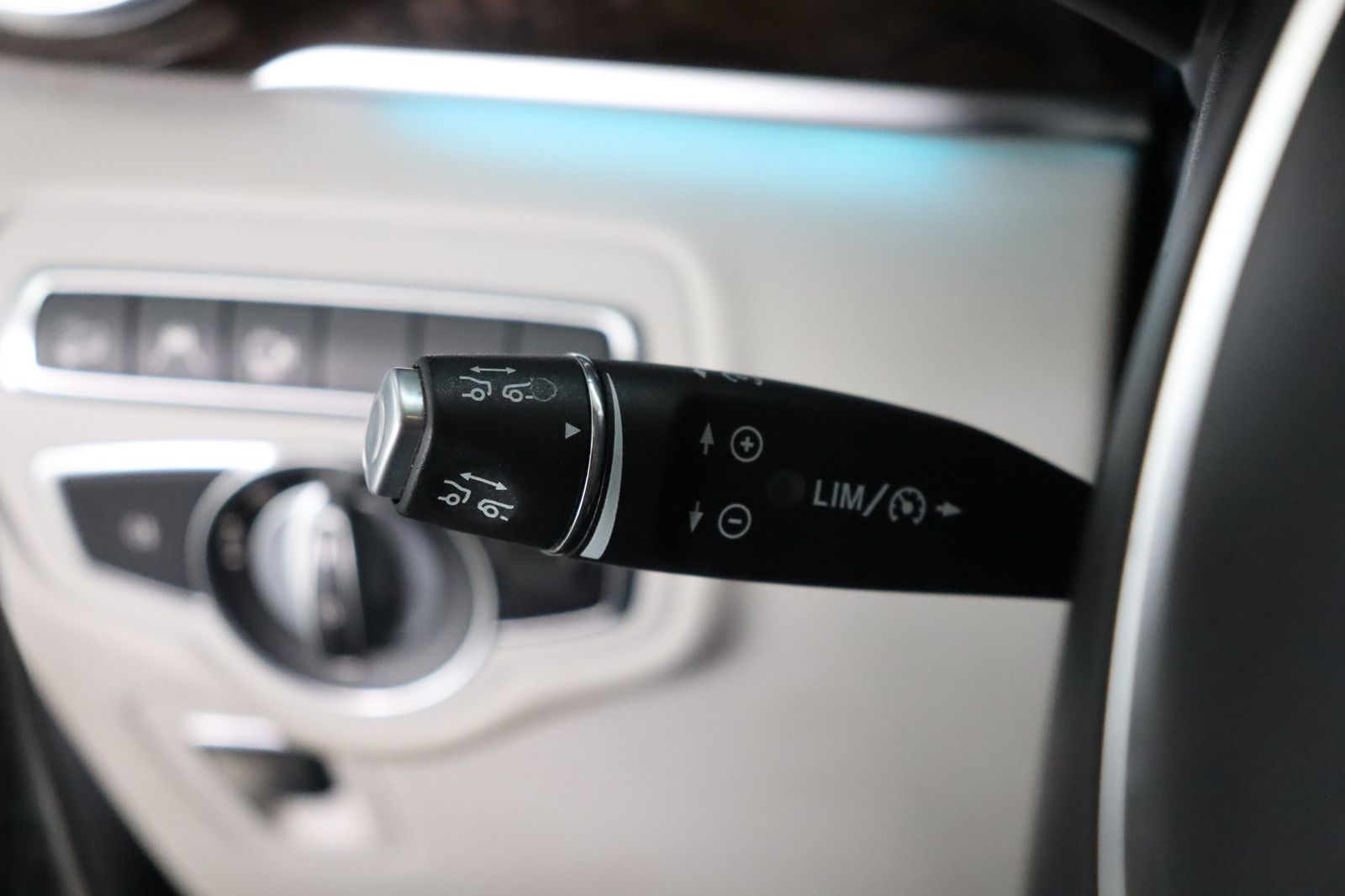 Fahrzeugabbildung Mercedes-Benz V 250 d 4matic Avantgarde * lang * 360 * ILS