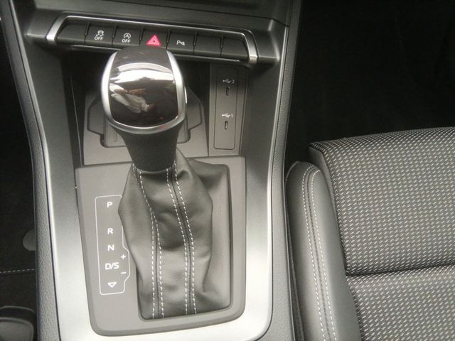 Q3 35 TFSI S line KLIMA PDC SHZ NAVI AHK ACC LED