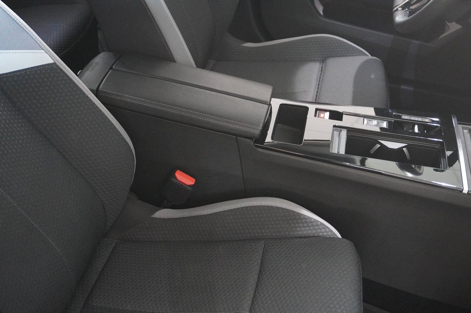 Fahrzeugabbildung Opel Astra L ST 1.5D BUSINESS NAVI/LED/KAMERA/SH/AHK
