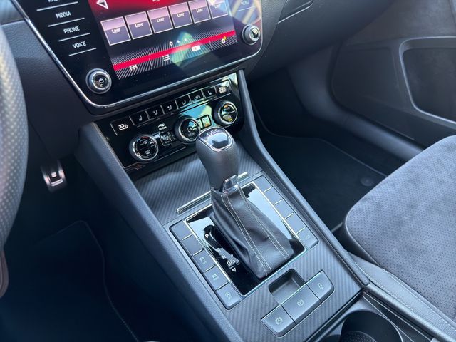 Superb Combi 2.0 TDI SportLine DSG MATRIX-LED