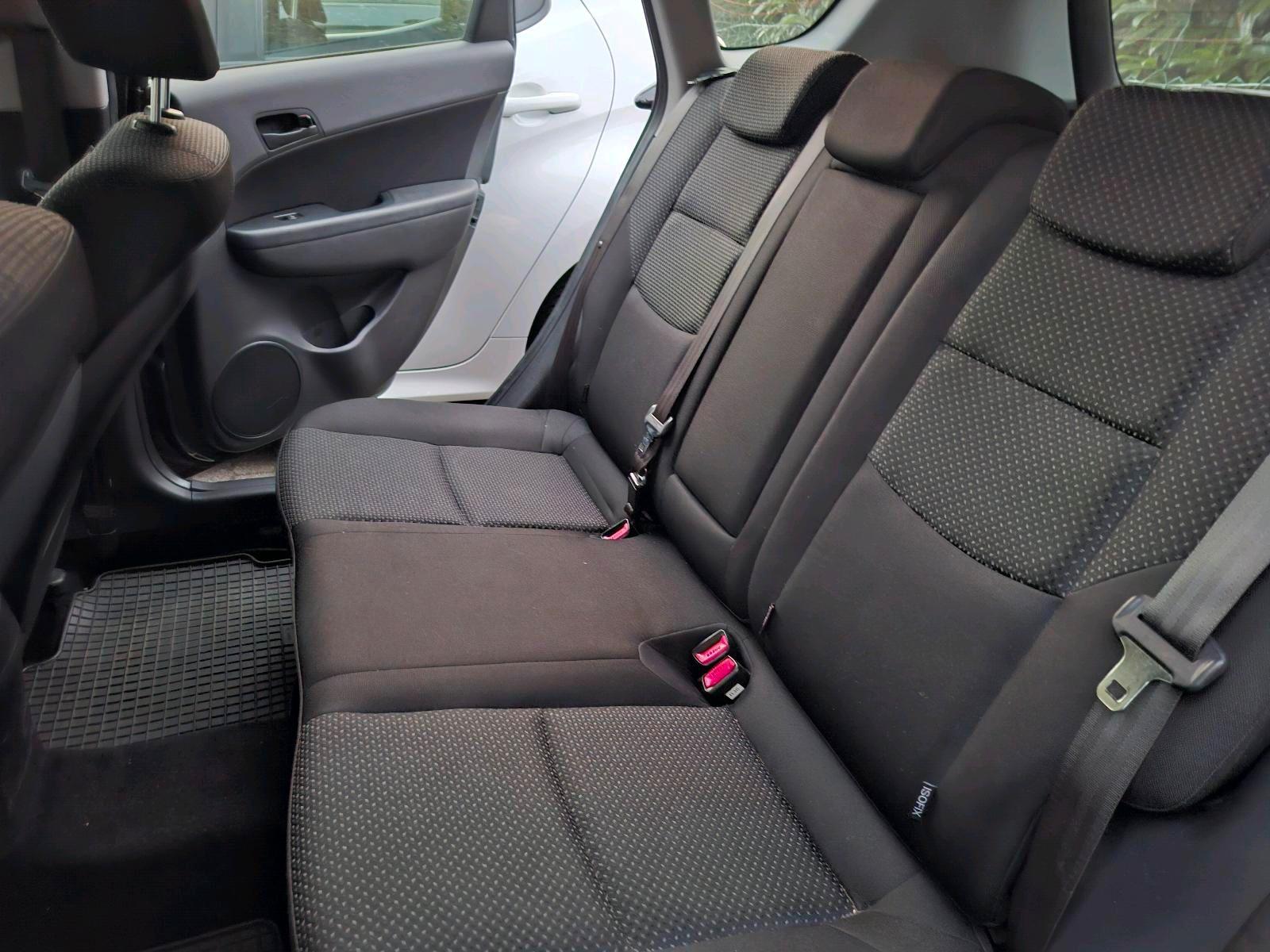 Hyundai i30 2010 — photo 11