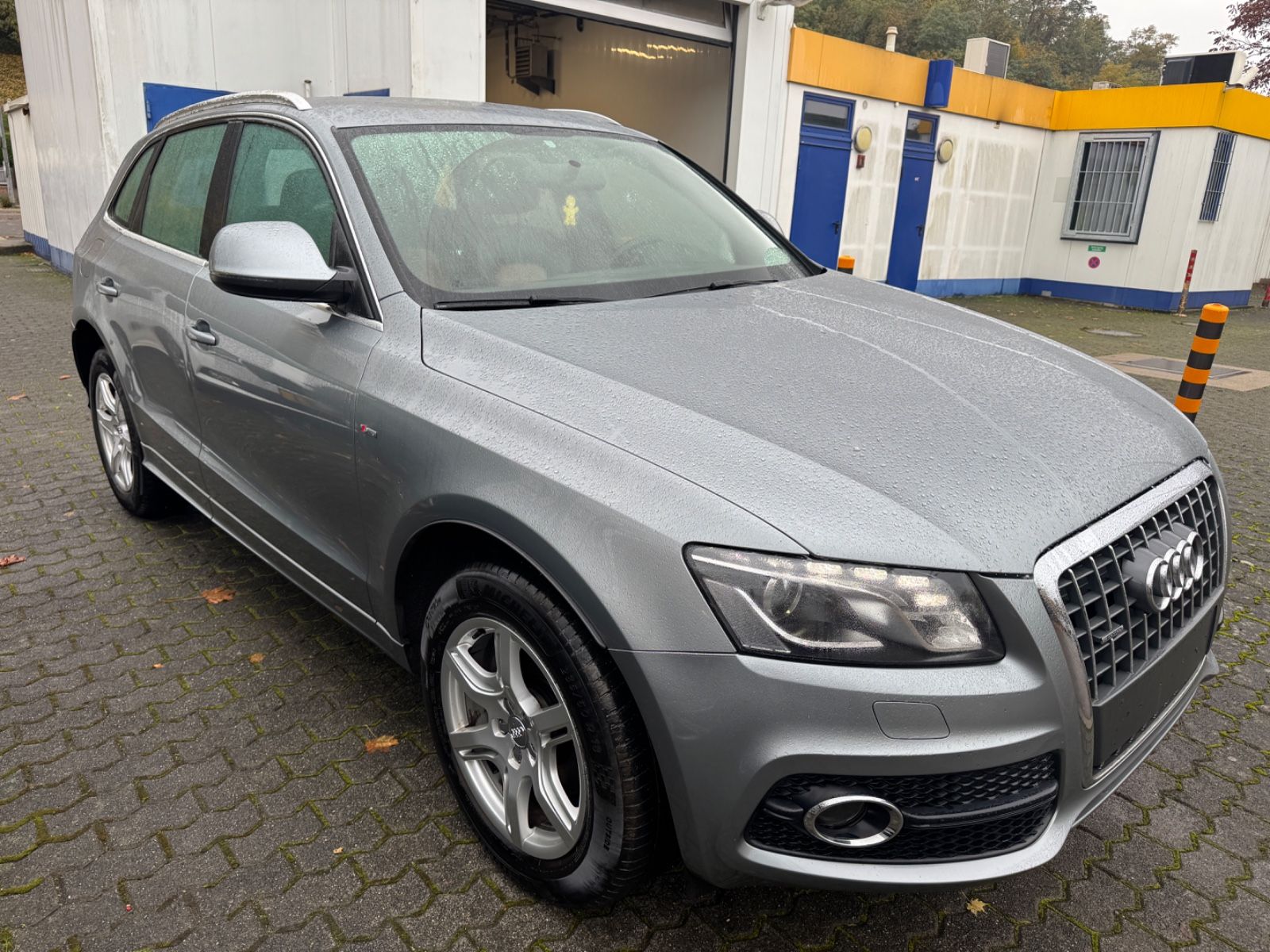 Fahrzeugabbildung Audi Q5 2.0 TDI quattro S Line Leder+Navi+Xenon