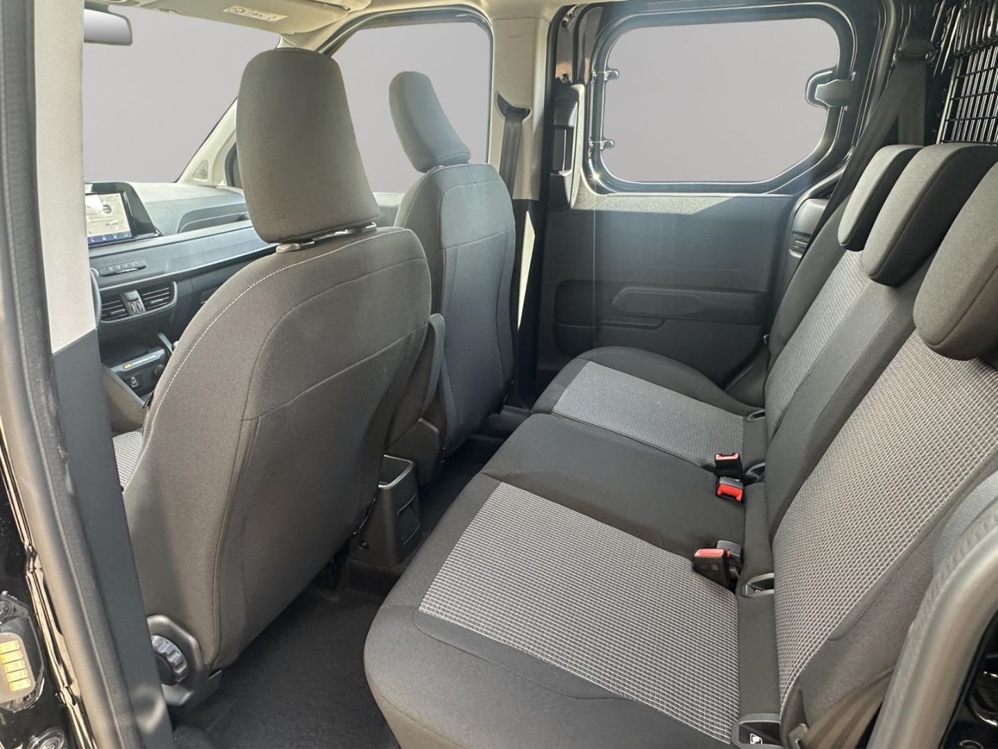 Fahrzeugabbildung Ford Transit Courier Trend Doppelkabine Apple CarPlay