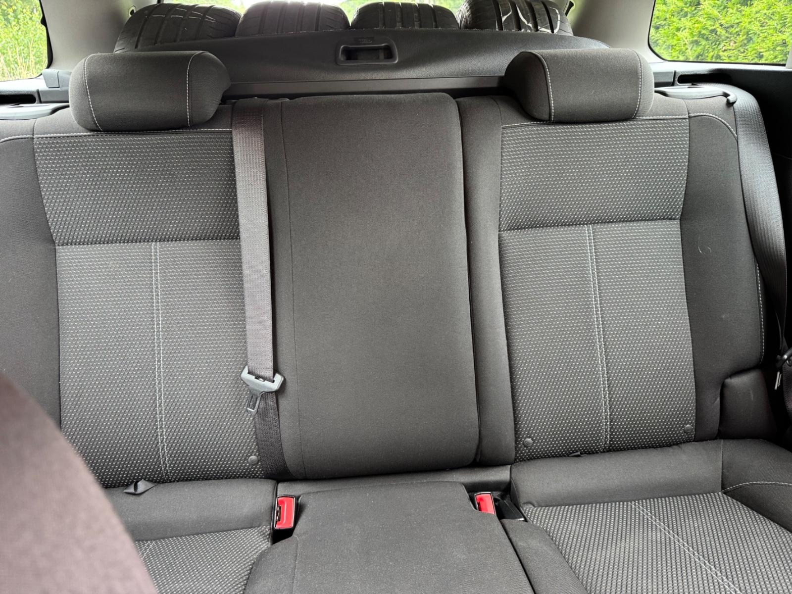Opel Astra 2011 — photo 19