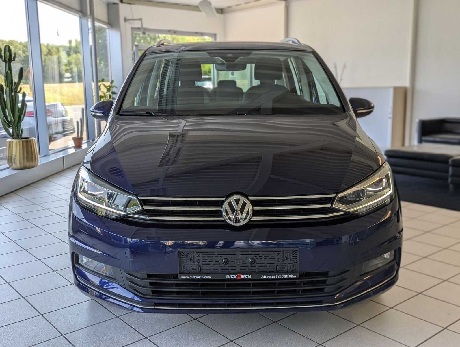 Fahrzeugabbildung Volkswagen Touran 2.0 TDI Highline ACC LED Assist+ Car-Net