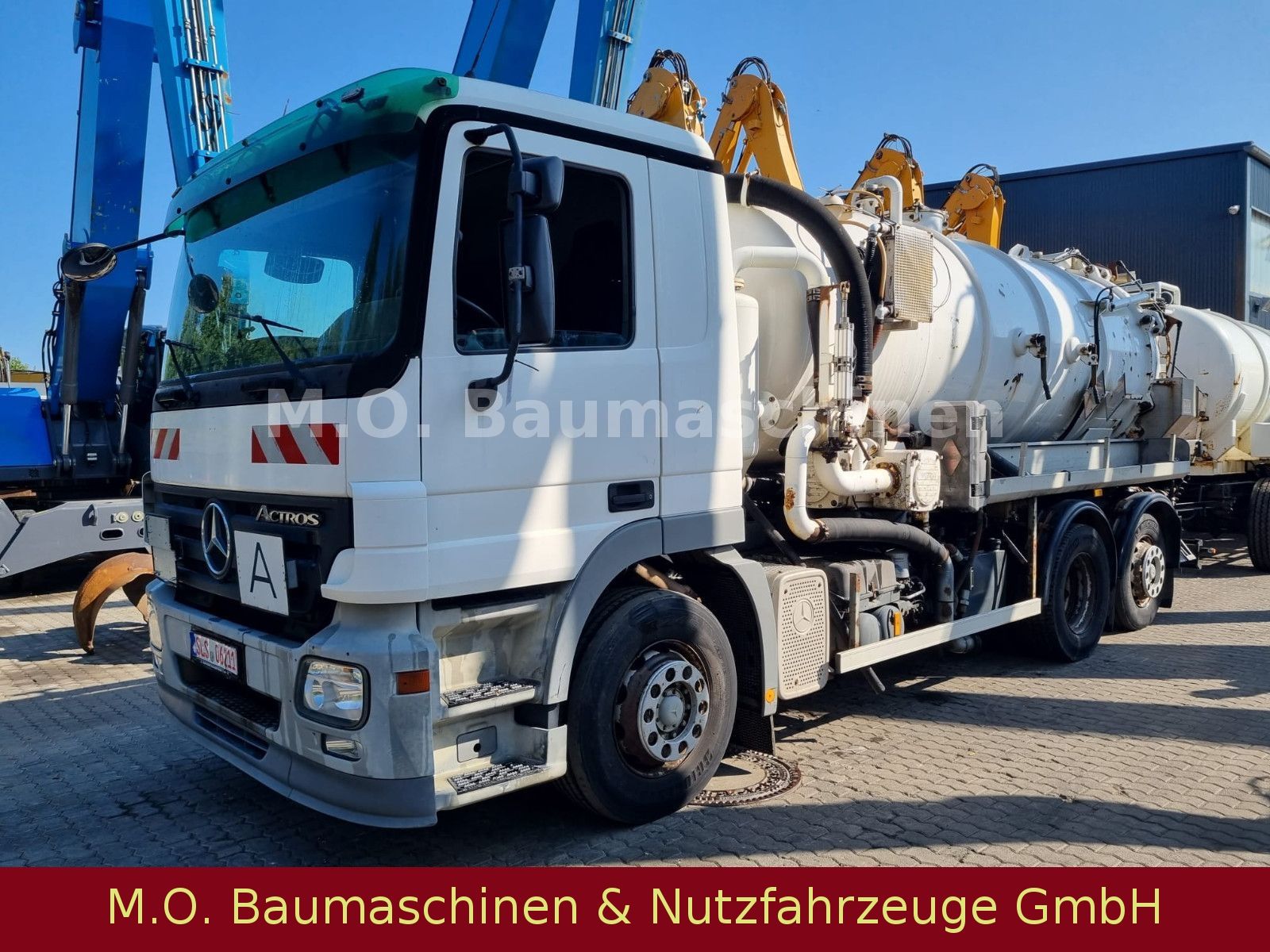 Fahrzeugabbildung Mercedes-Benz Actros 2541 / Saug- & Spühlwagen / 11.000 L /ADR