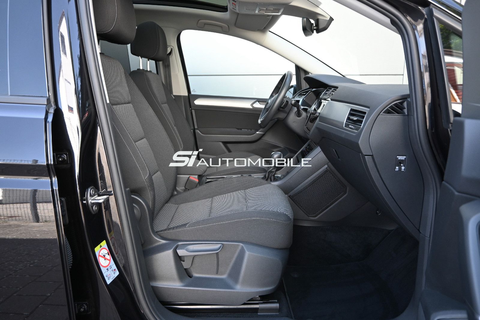 Fahrzeugabbildung Volkswagen Touran 1.5 TSI DSG °ACC°AHK°PANO°STHZ°DYNAUDIO°