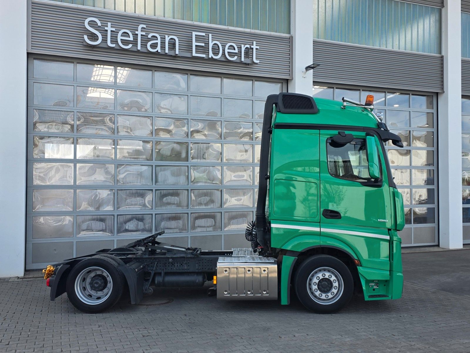 Fahrzeugabbildung Mercedes-Benz Actros 1851 LSnRL Hubsattelplatte Retarder