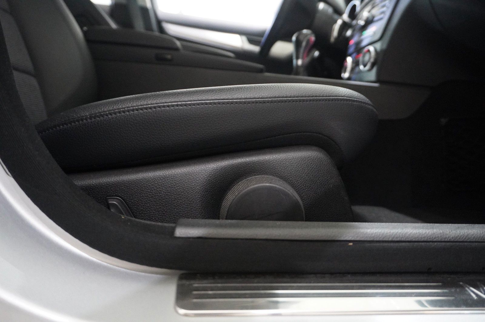 Fahrzeugabbildung Mercedes-Benz C 220 T AVANTGARDE KLIMA/SHZ/PDC/T-LEDER/USB