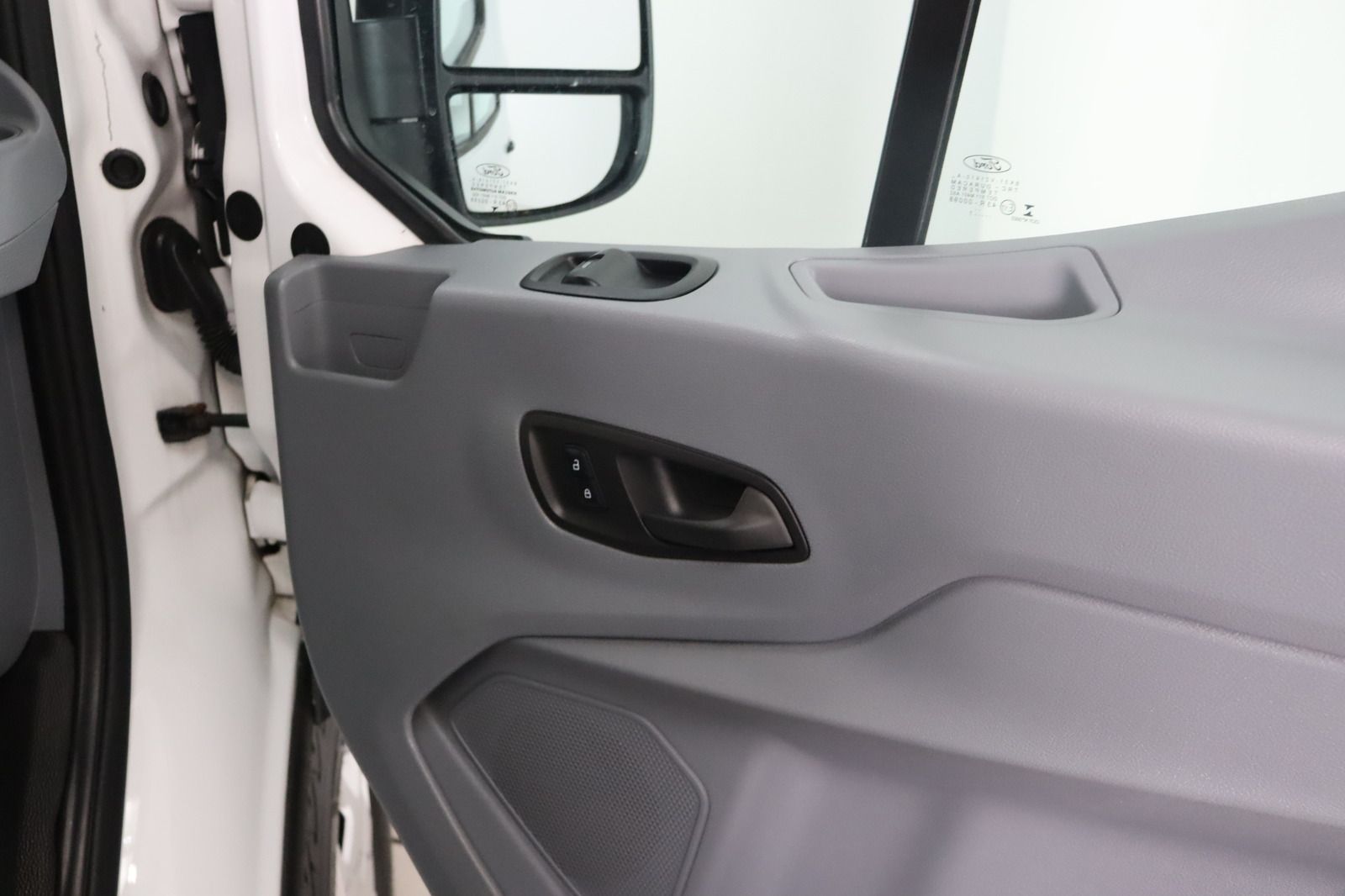 Fahrzeugabbildung Ford Transit 350 L2H2 * Rollstuhlrampe* RFK *