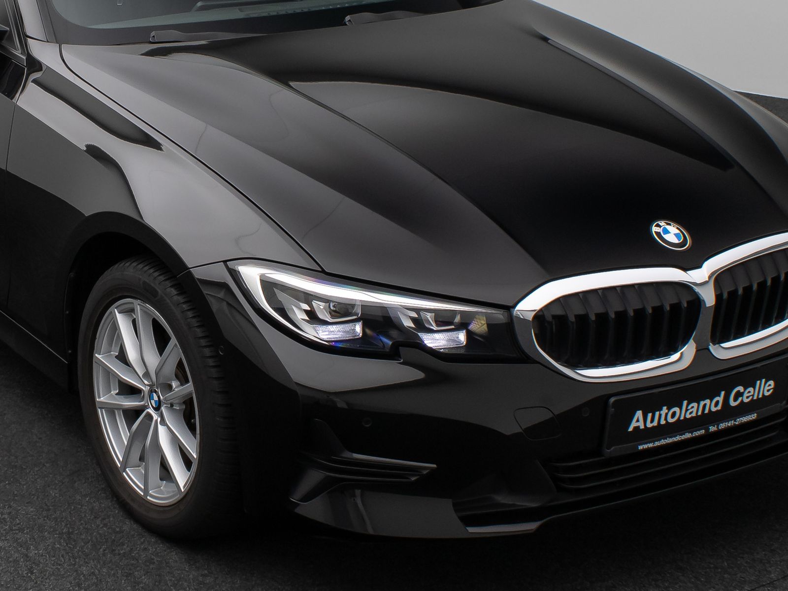 Fahrzeugabbildung BMW 320d xD  Glasdach Kamera DAB Geschwindigkeitsreg