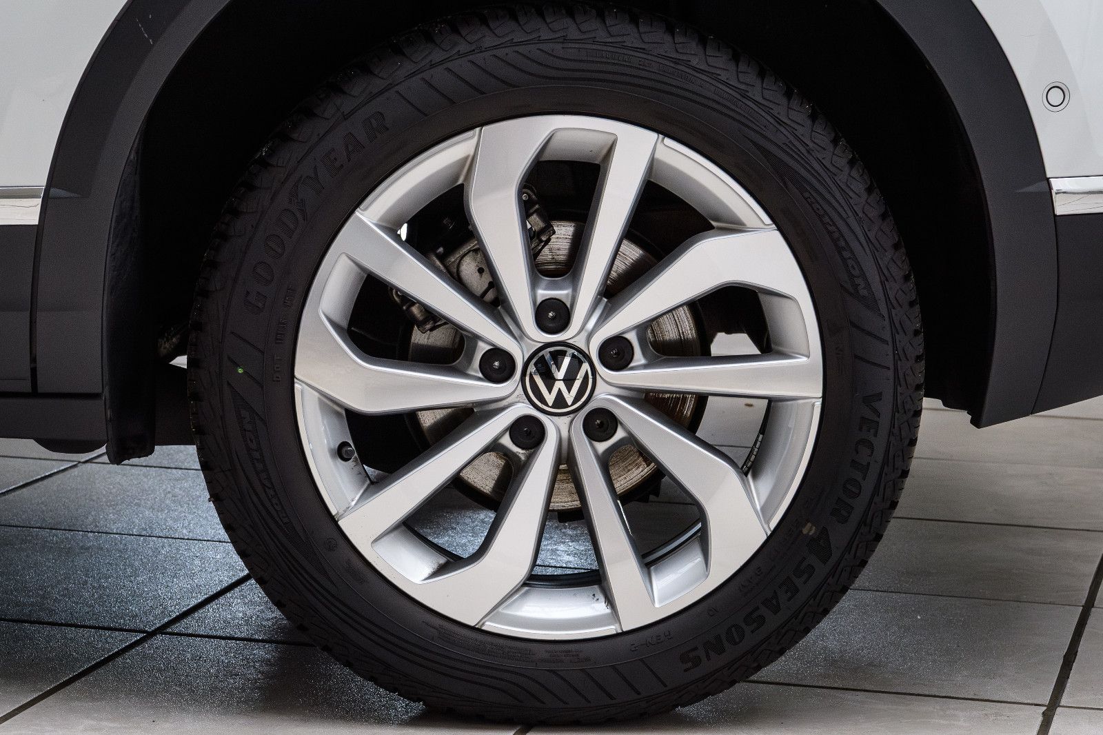 Fahrzeugabbildung Volkswagen T-Roc Style 1.5 TSI DSG LED+AHK+NAVI+ACC+APP+SHZ