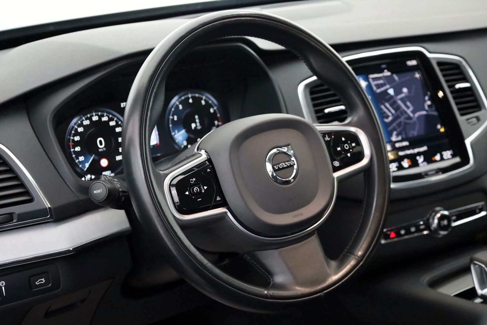 Fahrzeugabbildung Volvo XC90 Momentum Pro AWD,Leder,Navi,SH,7Sitzer,ACC
