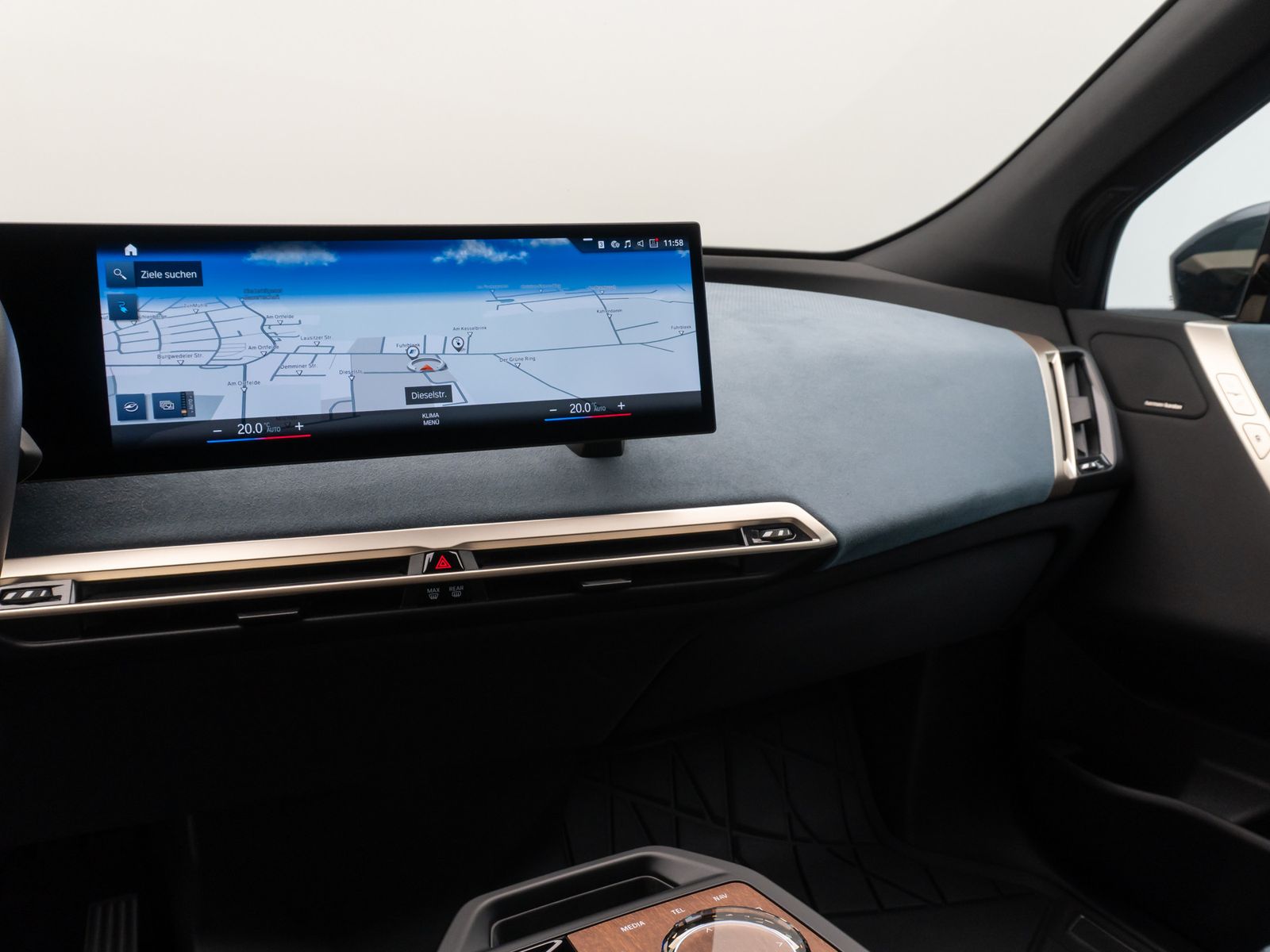 Fahrzeugabbildung BMW iX xD40 SkyLounge H/K 360° Laser ACC DAB 22Zoll