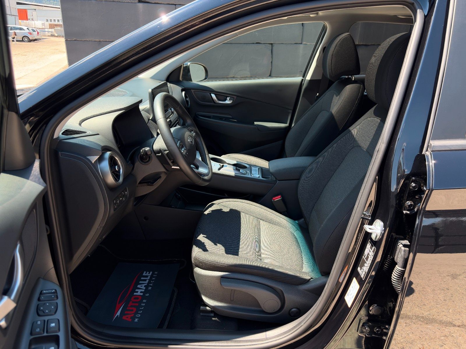 Fahrzeugabbildung Hyundai KONA E Trend 2WD CarPlay Schiebedach ACC CAM HuD