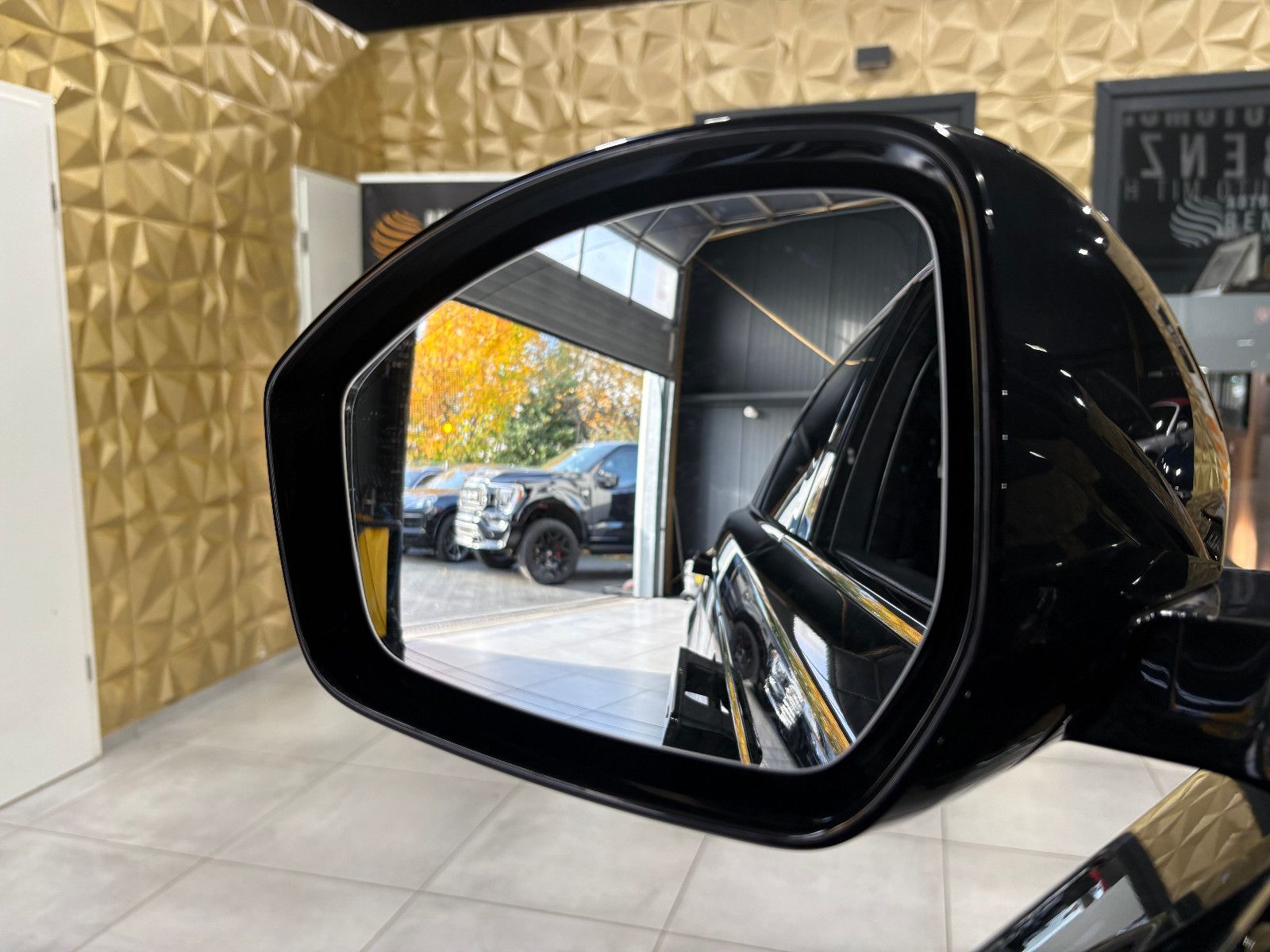 Fahrzeugabbildung Land Rover Range Rover Velar/R-DYNAMIC/PANO/HEAD-UP/ACC