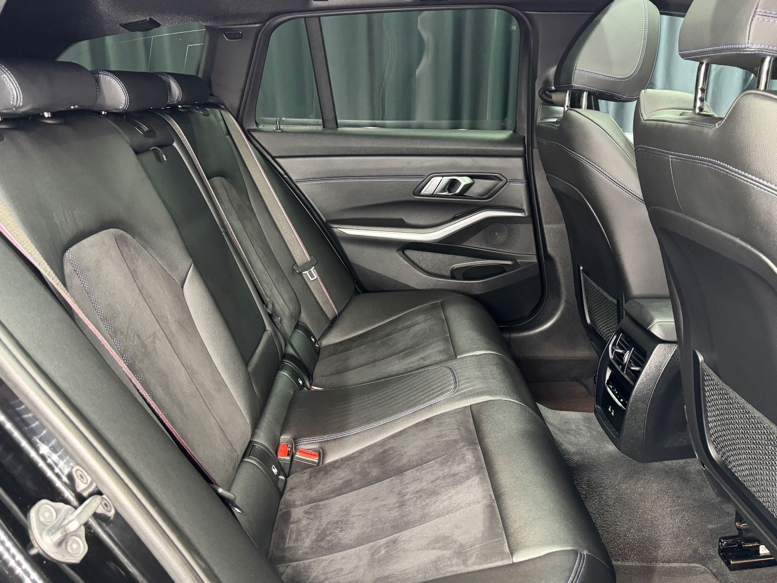 Fahrzeugabbildung BMW 320d M SPORT PRO Touring |PANO|HEAD-UP|AHK