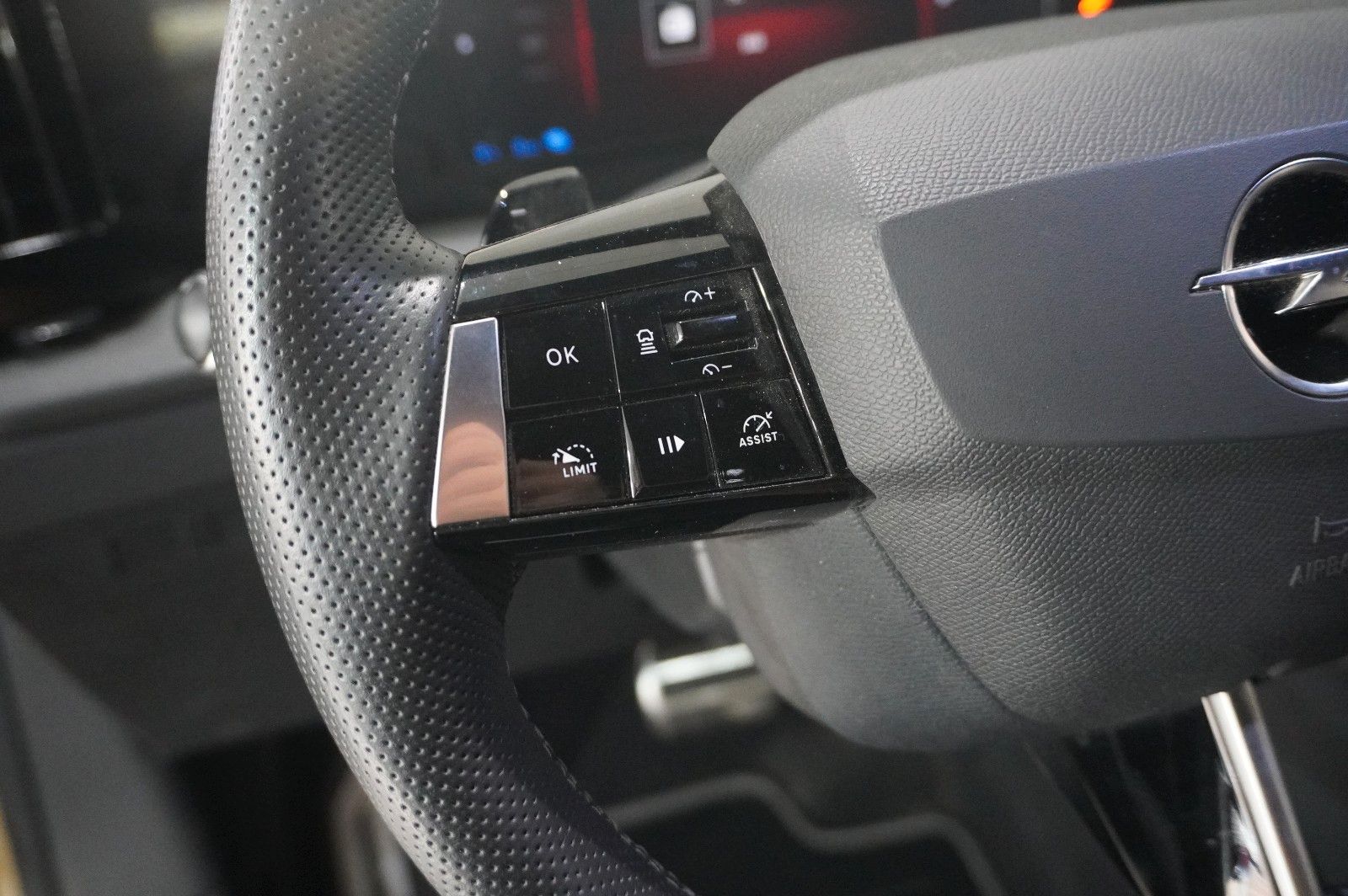 Fahrzeugabbildung Opel Astra L Lim. 1.6 HYBRID GS SPORT NAVI/360°/SPORT