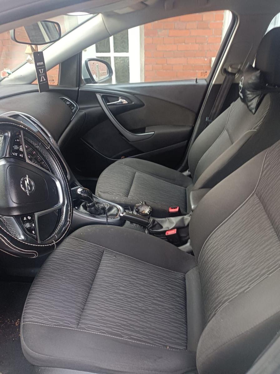 Opel Astra 2015 — photo 10