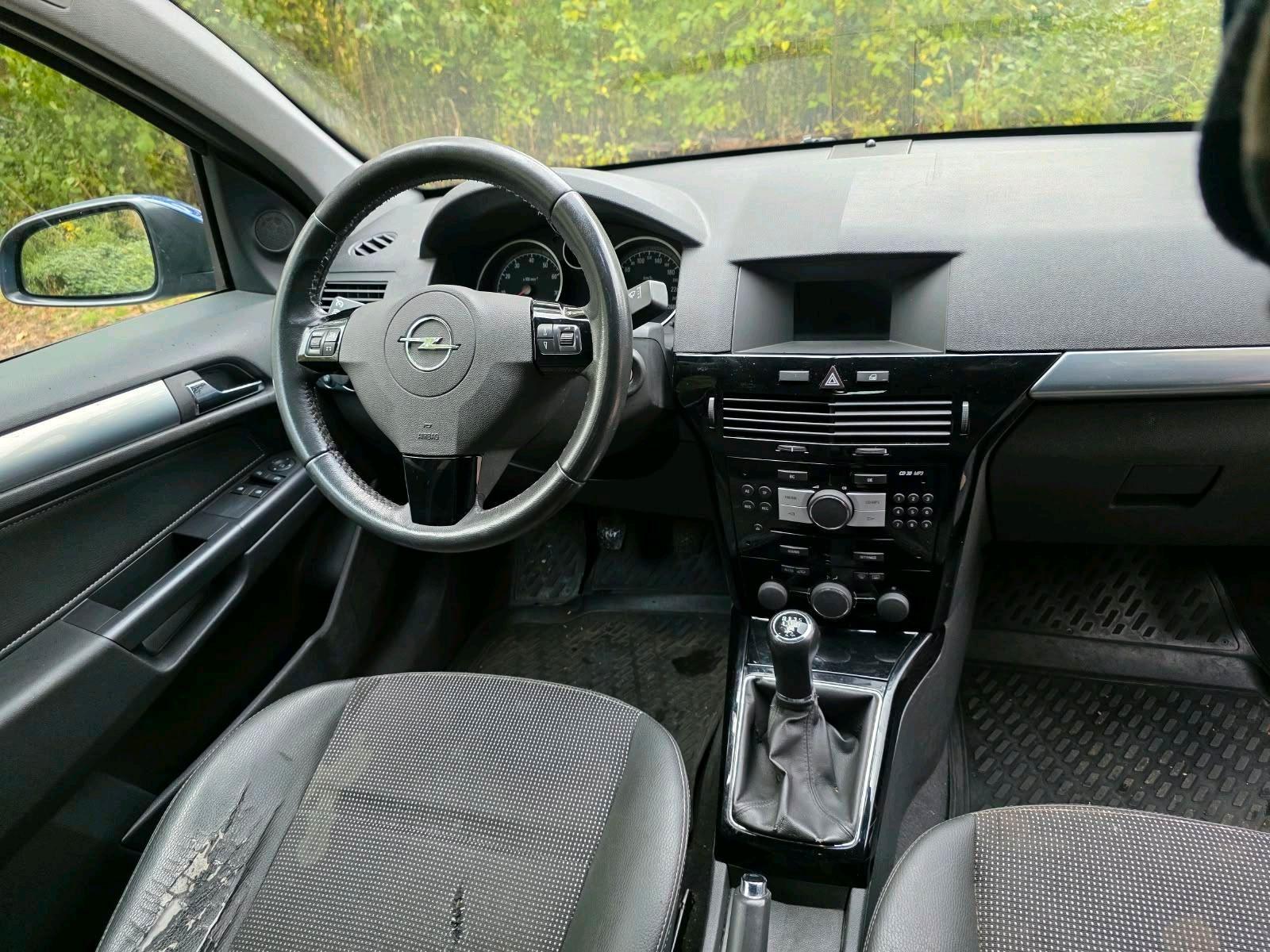 Opel Astra 2009 — engine