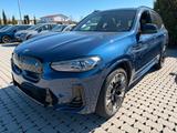 BMW iX3 Impressive M-Paket Pano HuD Harman-Kardon - blaue BMW iX3
