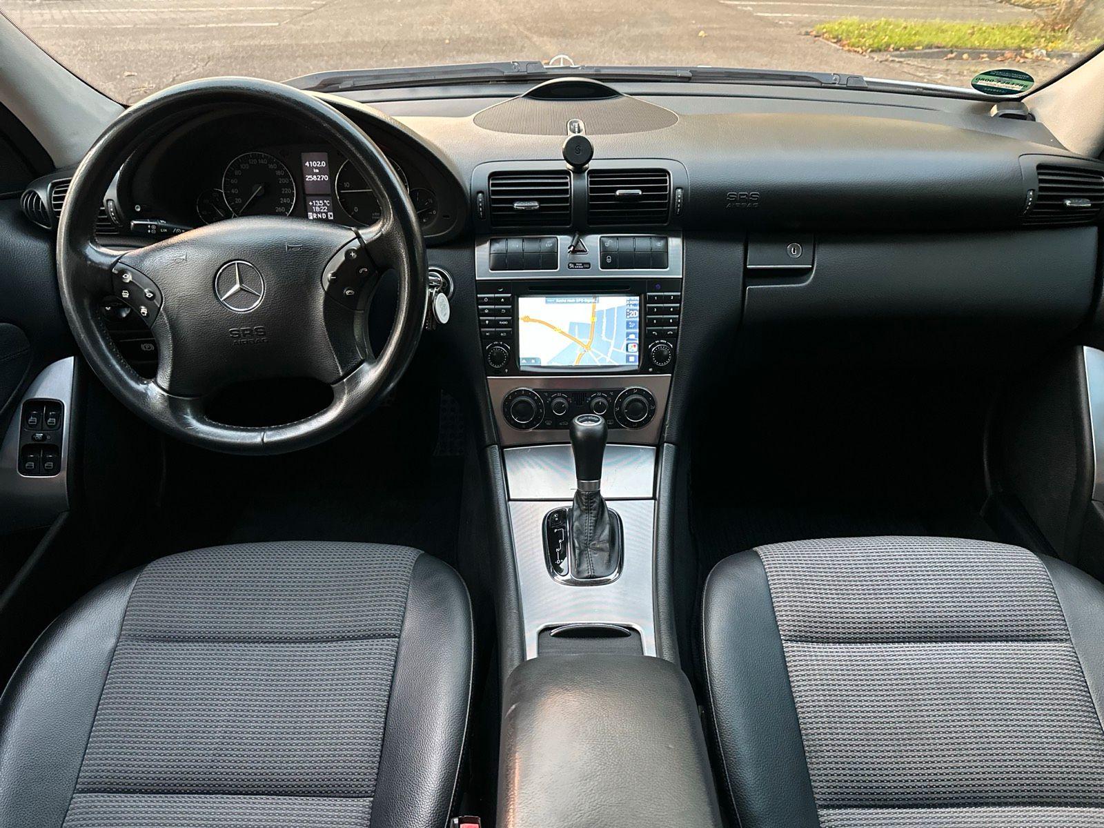 Mercedes-Benz C220 2006 — photo 11