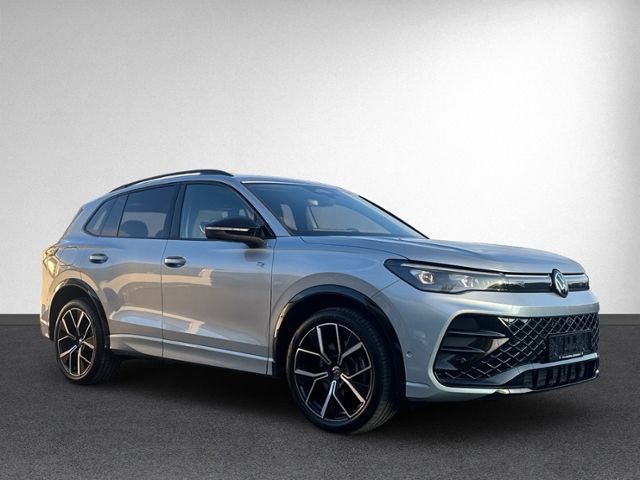 Tiguan 2.0 TDI DSG R-LINE AHK+NAVI.+ACC+HEAD-UP+