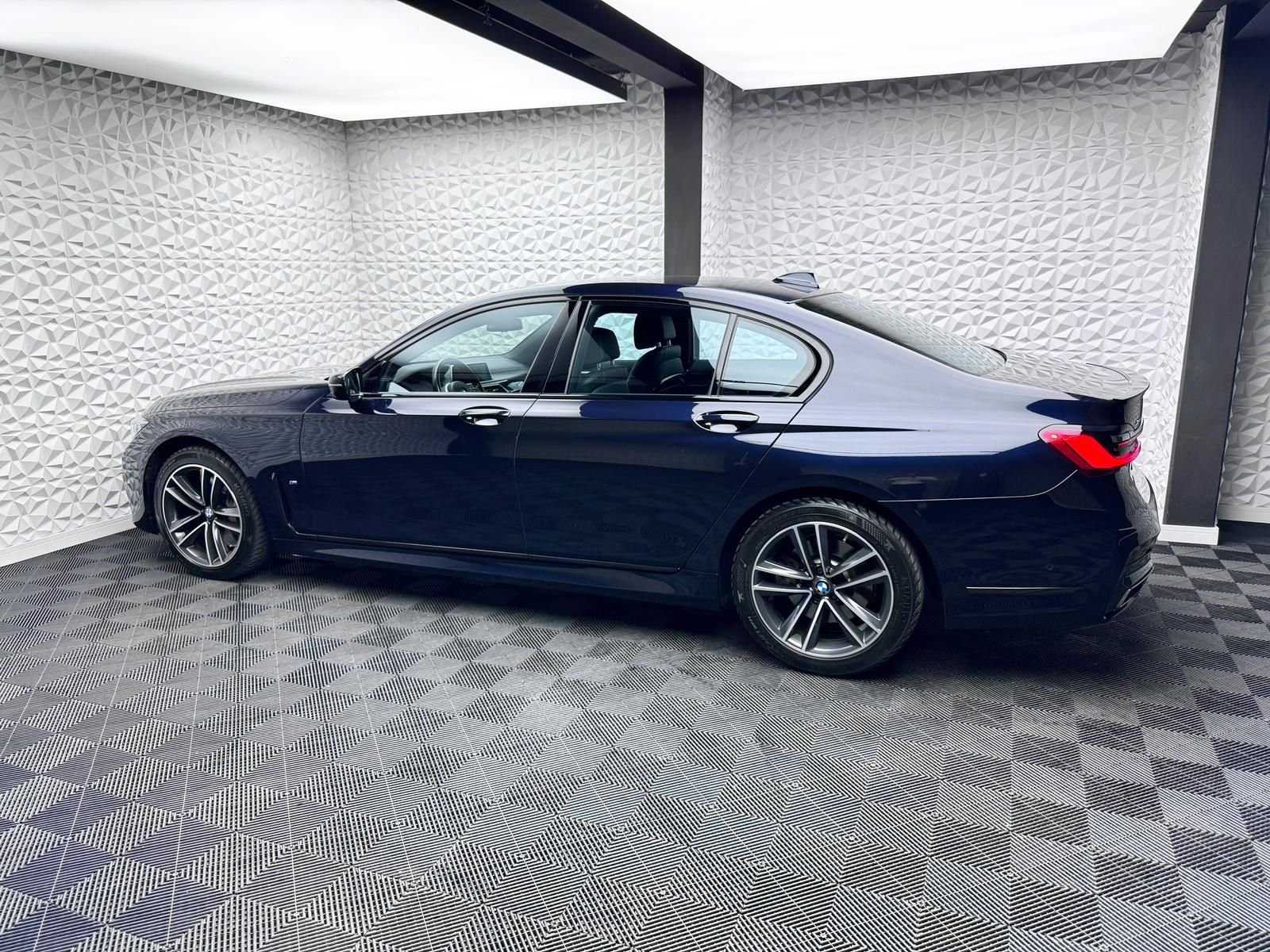 Fahrzeugabbildung BMW d XDR*M-PAKET*H&K*STANDHZG*HUD*MASSAGE*KEY*360°