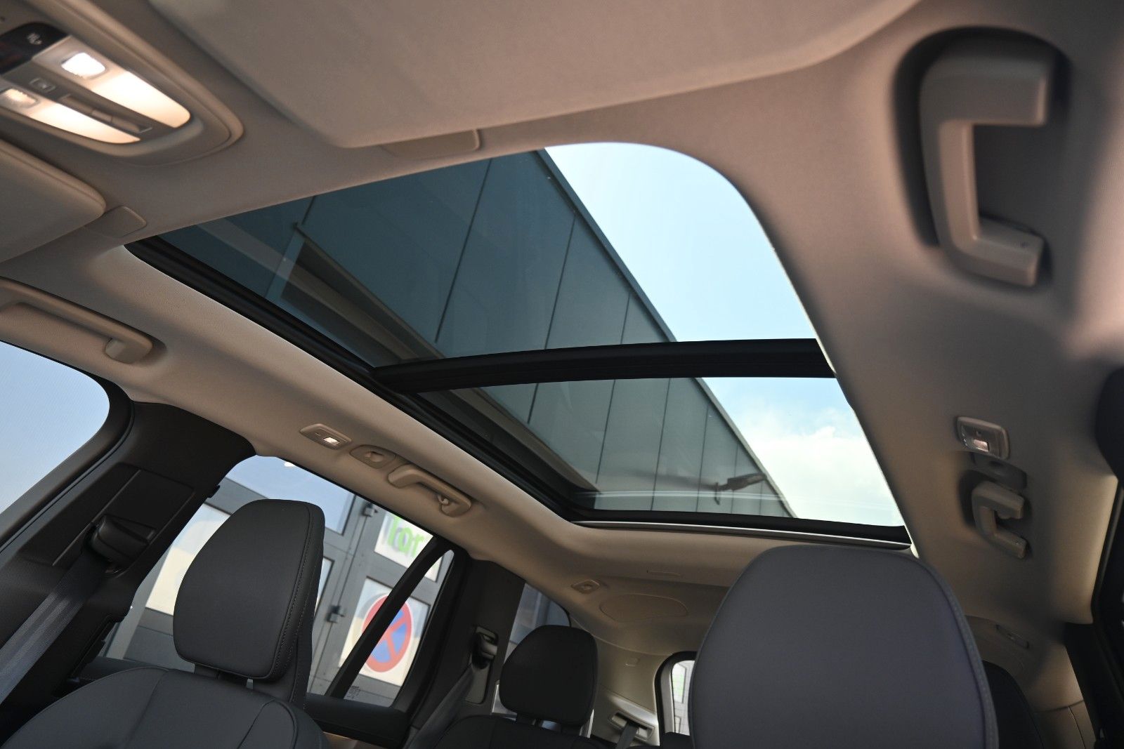 Fahrzeugabbildung Volvo XC90 T8 AWD Plus Dark*PANO*360°*HuD*H&K*ACC