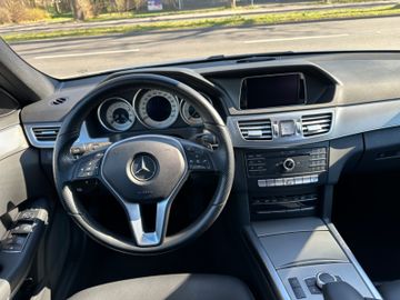 Fahrzeugabbildung Mercedes-Benz E 220d BlueTEC Avantgarde*SHZ*AHK*Schiebedach*