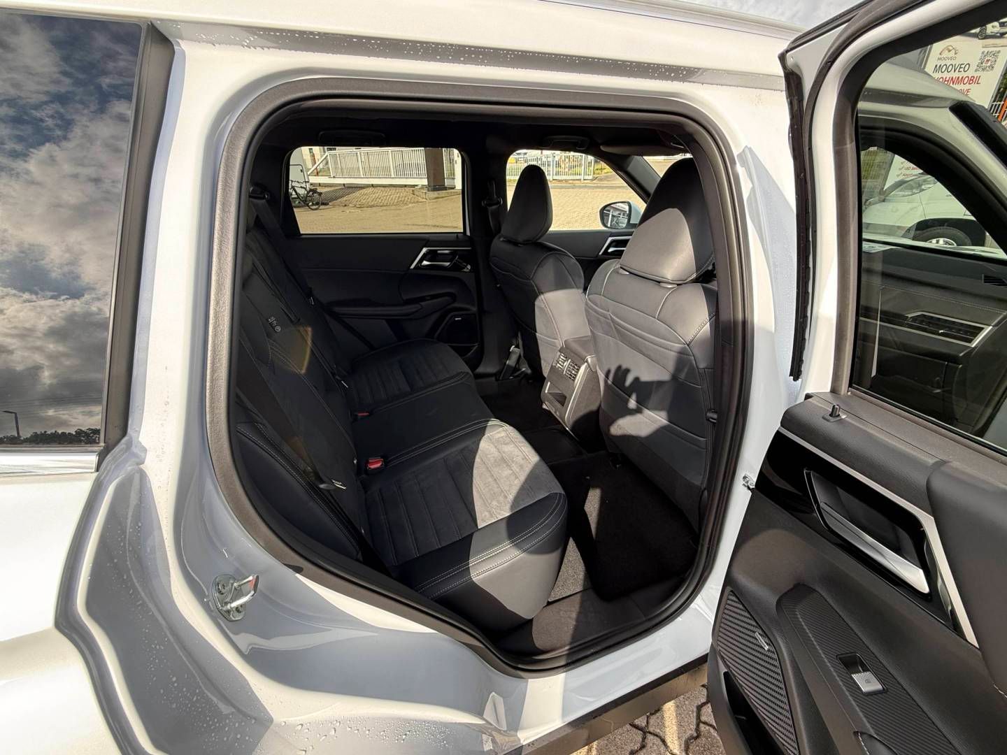Fahrzeugabbildung Mitsubishi Outlander Plug-in Hybrid Select 2.4