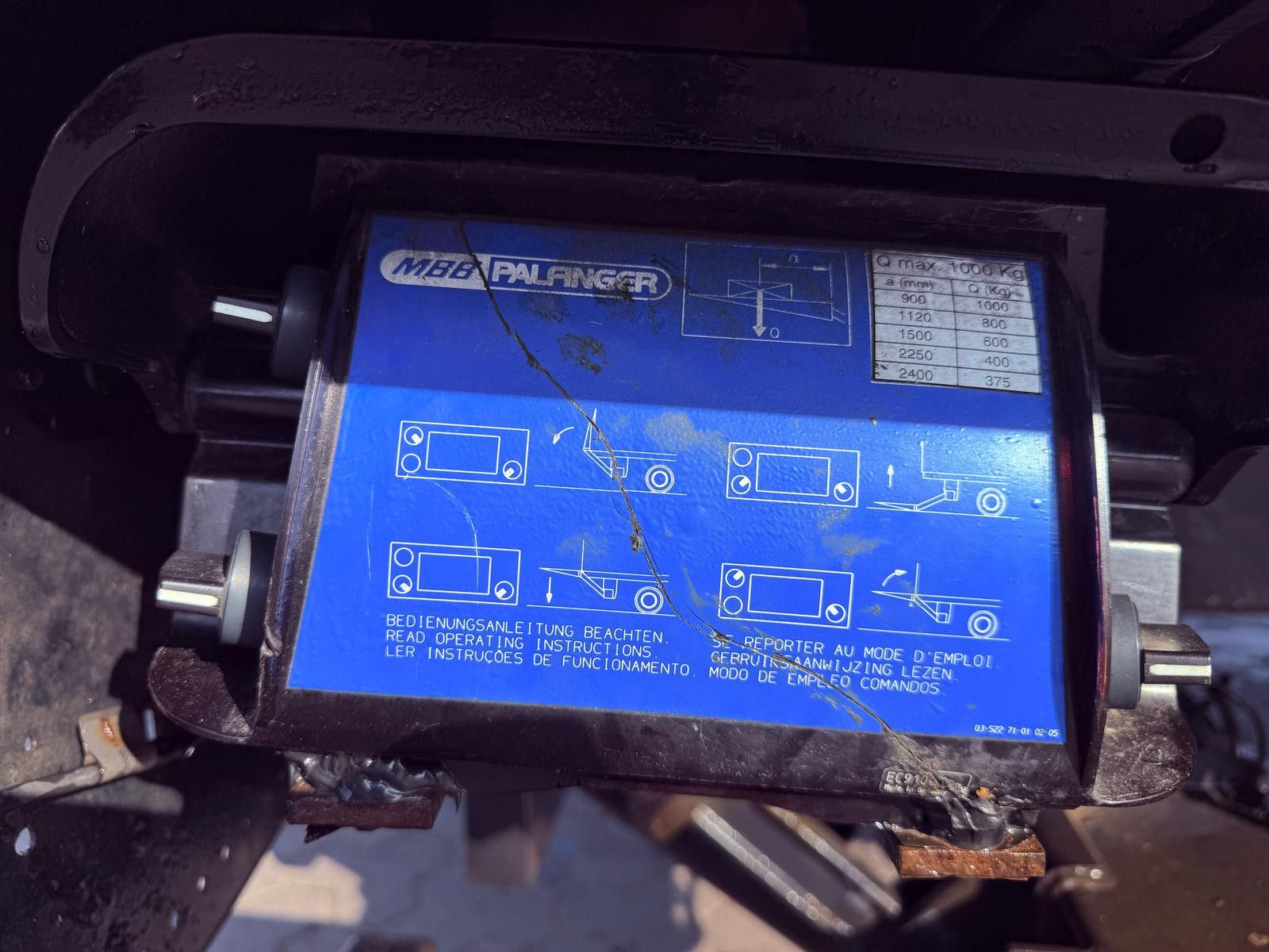 Fahrzeugabbildung Iveco EEV 80E22 EuroCargo Koffer mit Ladebordwand 1T