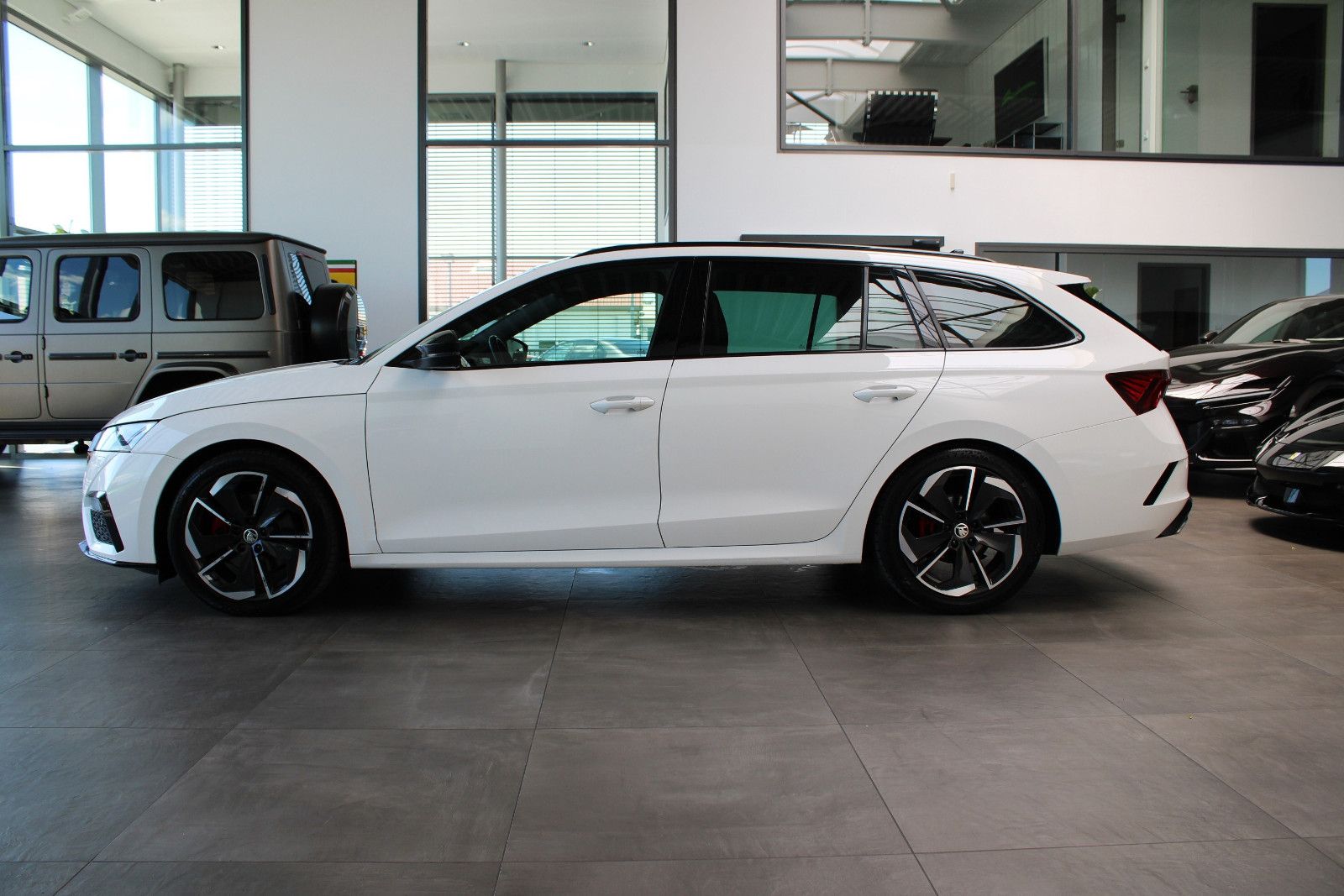 Skoda OCTAVIA COMBI *RS* DSG KESSY/VIRTUAL/MATRIX/18" imagem 3