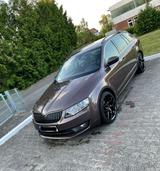 Skoda Octavia 2.0 TDI Green tec Elegance Combi Ele... - Skoda Octavia: Allradantrieb, Elegance