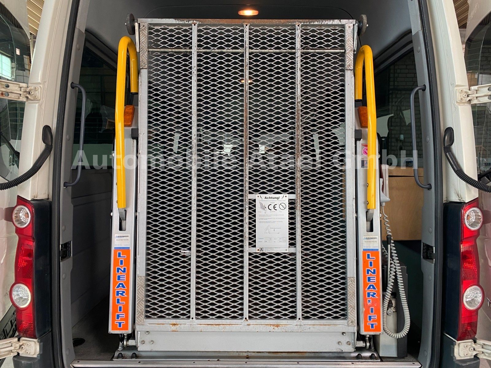 Fahrzeugabbildung Volkswagen Crafter Kombi 35 *Rollstuhl-Lift* STANDHZG 2833