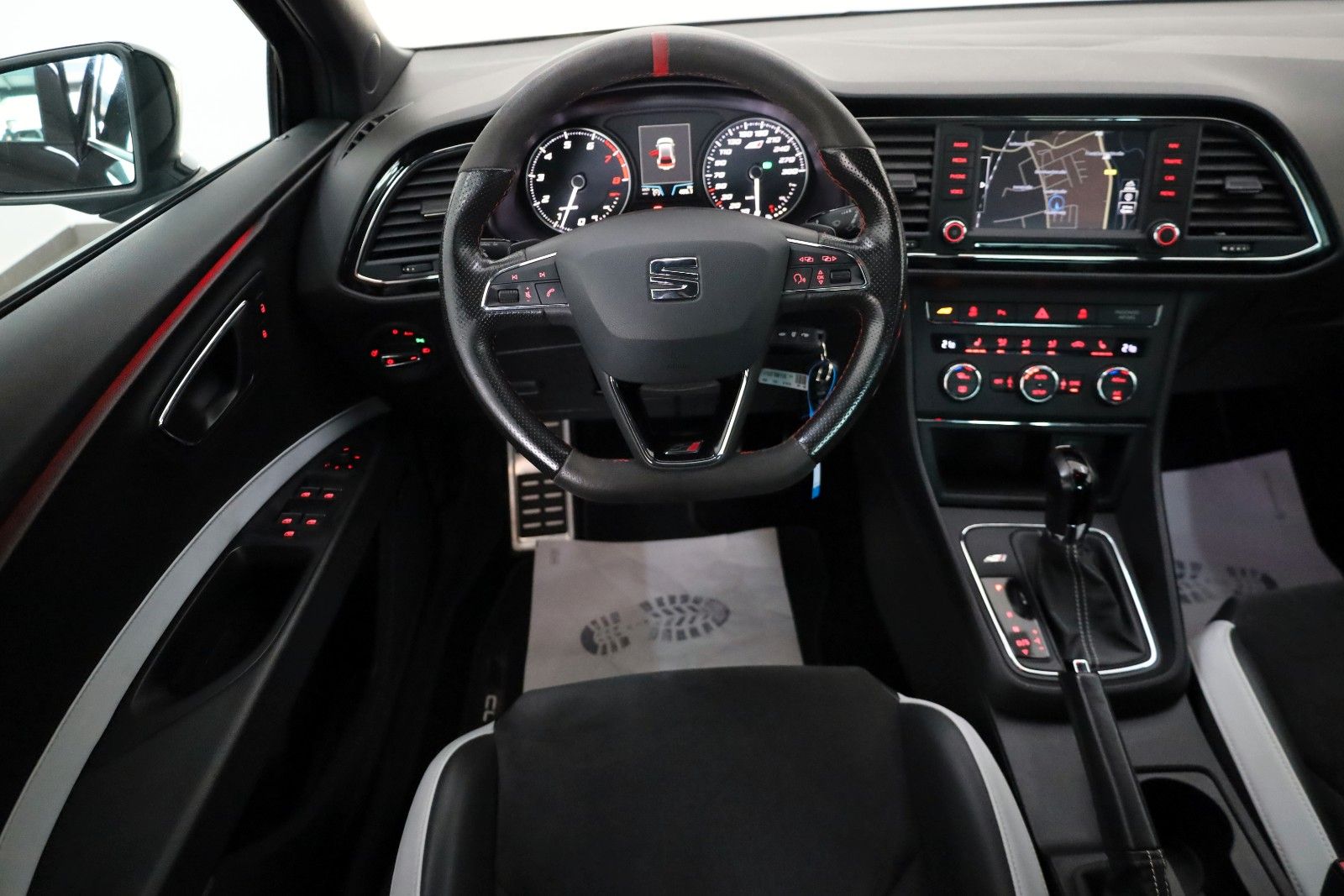 Fahrzeugabbildung SEAT Leon Cupra 265 T.Leder,Navi,LED,Kamera,Apple Car