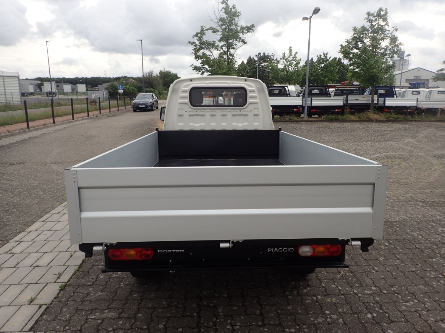 Fahrzeugabbildung Piaggio Porter NP6 Singlewheel Pick-up 2,8m Ladefläche L